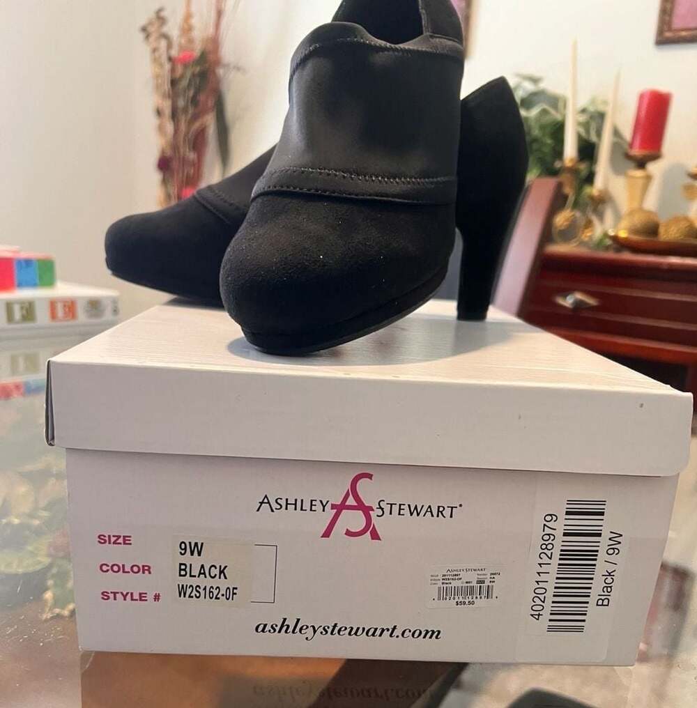 Ashley Stewart Black Faux Suede Stretch Panel Shooties